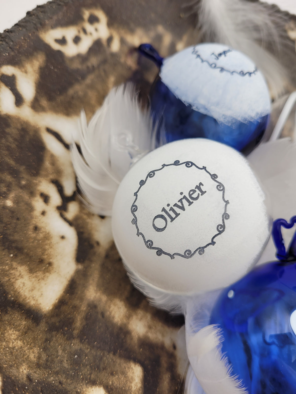 Boules de Noël gravées — Des marque-places personnalisés pour une table de fête
