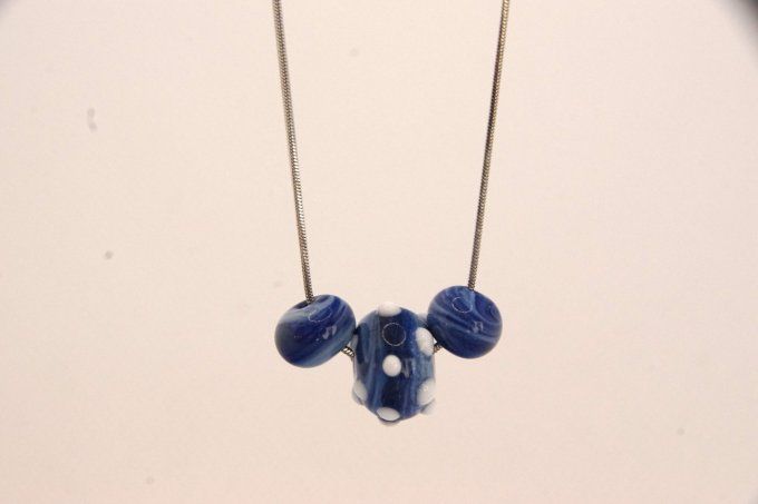 Collier bleu